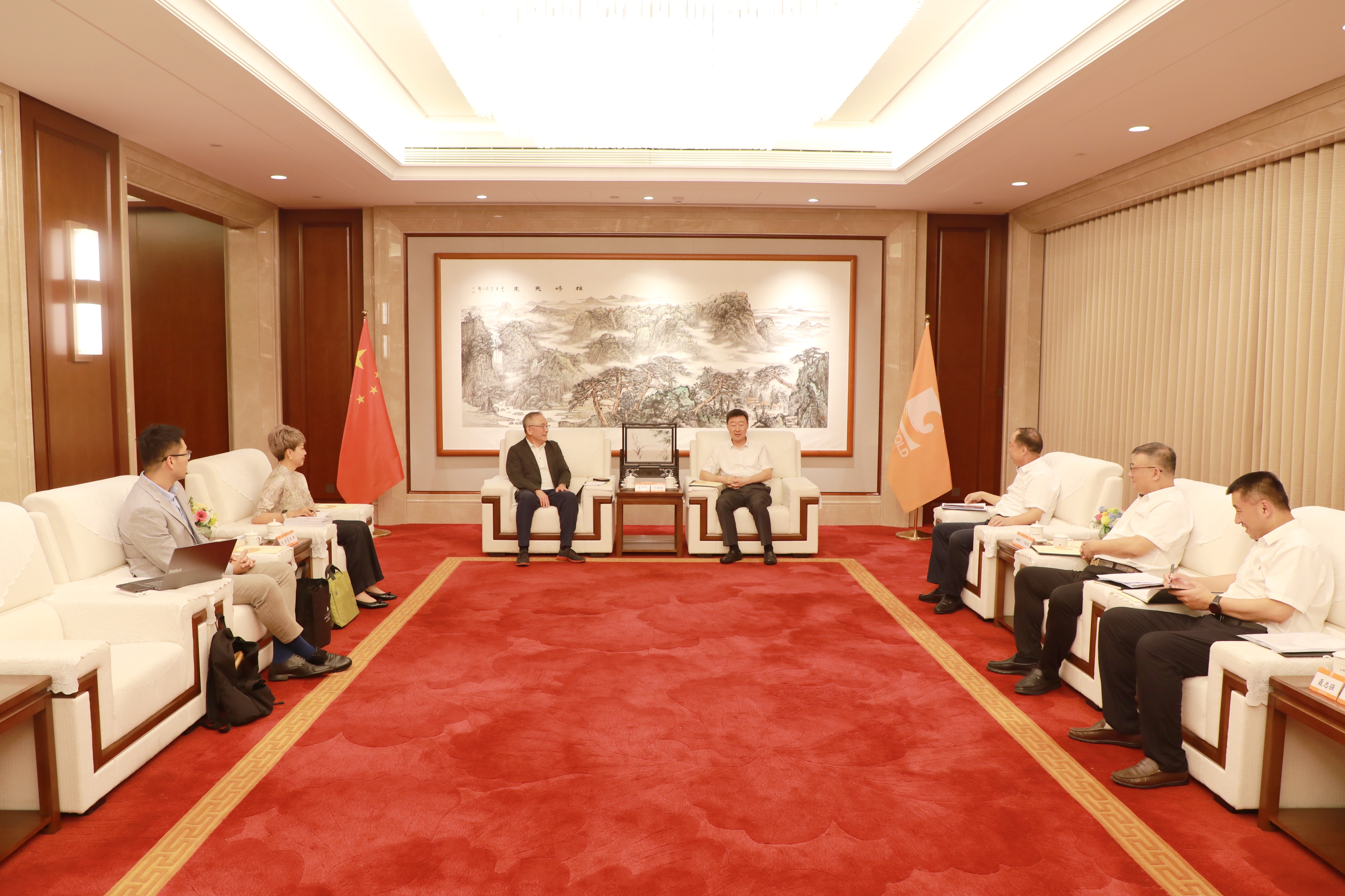 張曉海會(huì)見(jiàn)世界黃金協(xié)會(huì)中國(guó)區(qū)首席執(zhí)行官王立新